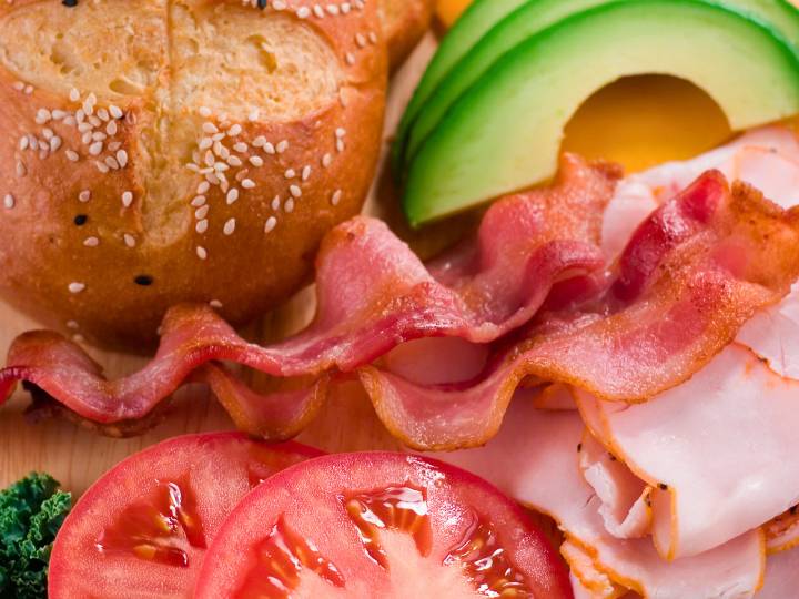 Bacon Sandwich Brioche en Los Cristianos: Un Desayuno Imperdible en Azul Flojito 3 bacon sandwich brioche los cristianos - azul flojito