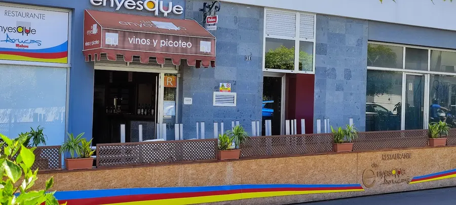 De Enyesque — Arucas