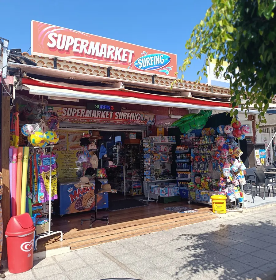 Minimarket Surfing — Arona