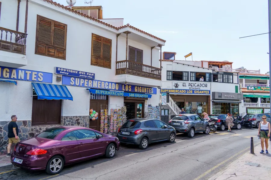 Supermercado Los Gigantes — Santiago del Teide
