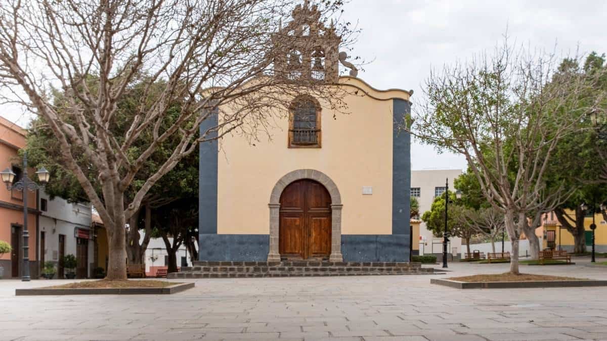 Arona Tenerife, descubre los encantos de un destino turístico único 1 arona tenerife azul flojito restaurante