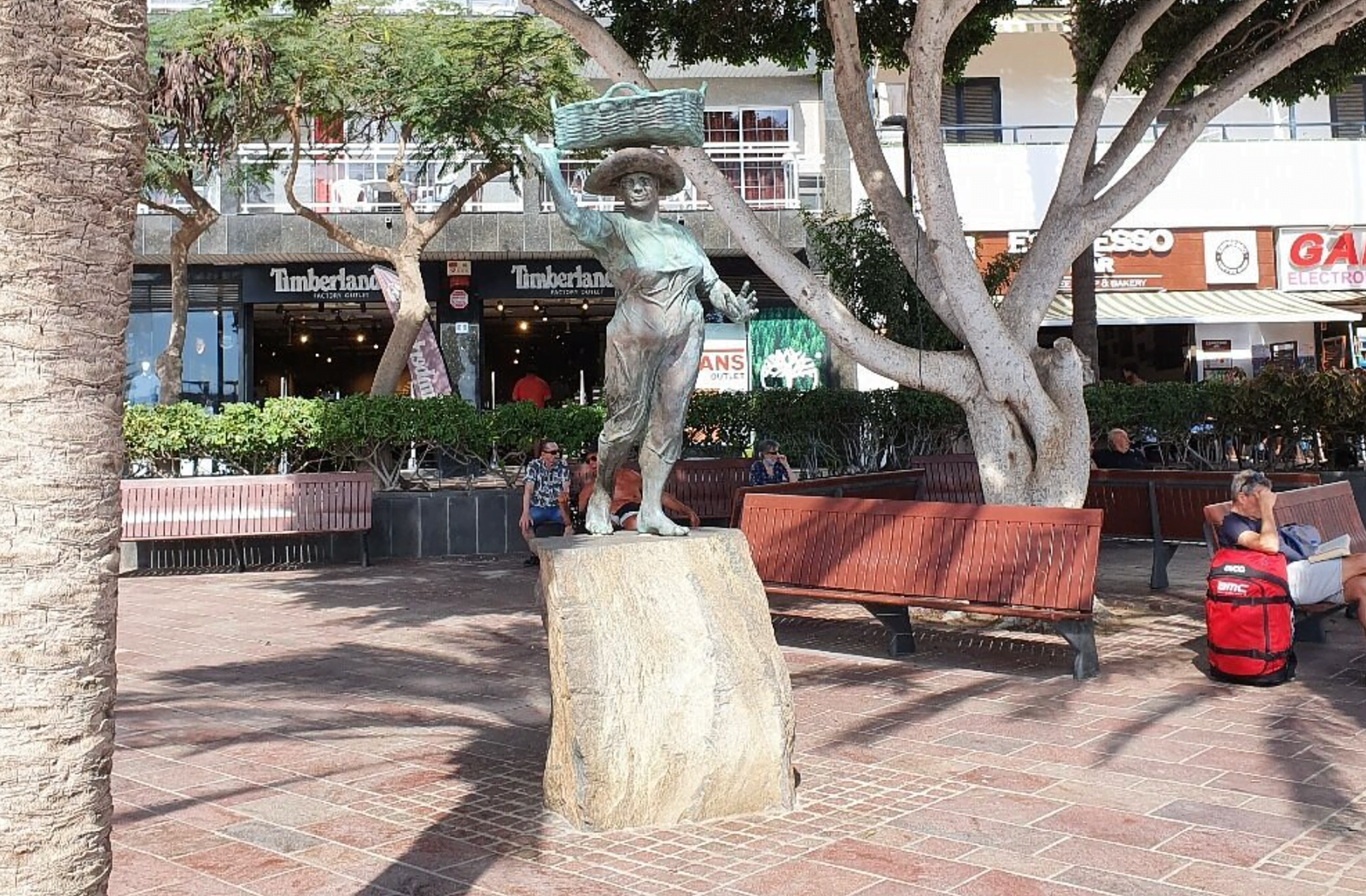 Descubre los Monumentos en Los Cristianos, Tenerife