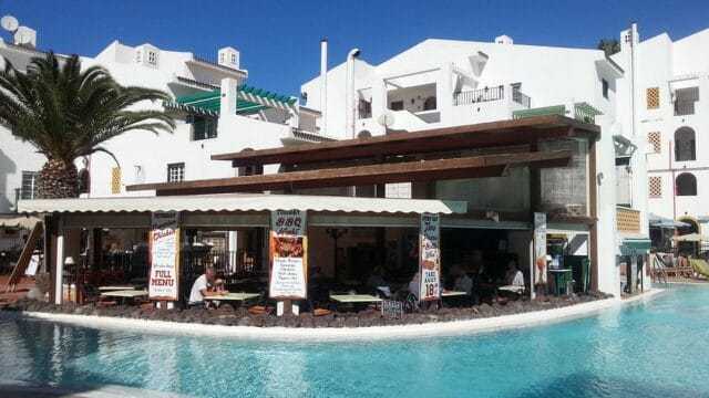 Blog 18 Torviscas Pool Bar